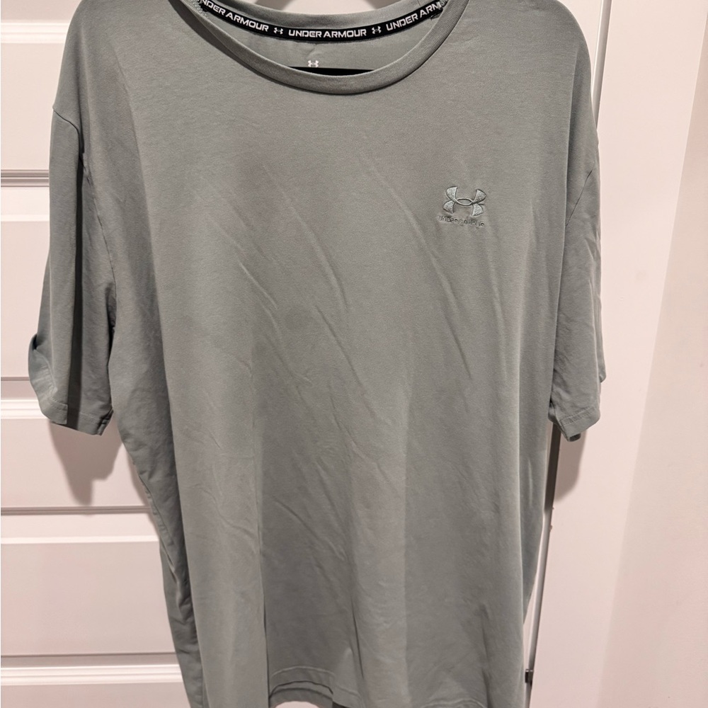 Under Armour Men's Short Sleeve Tee in Gray